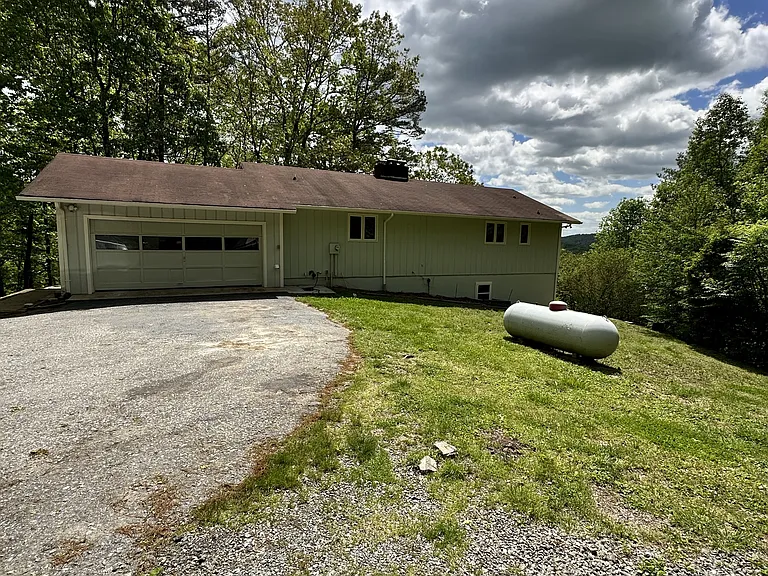 411 Sharing Ln — Photo 3