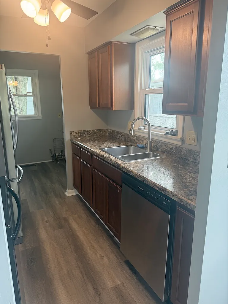 3 bed, 924 sqft, $1,750 — Photo 4