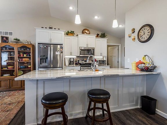 5th image of 8874 Regina Ln