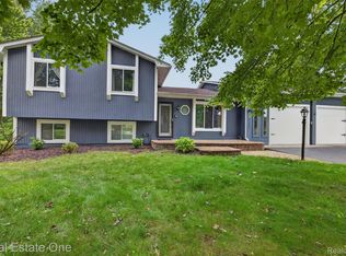 217 Davis Lake Dr, Oxford, MI 48371