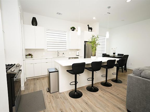 4th image of 4607 Edmund St