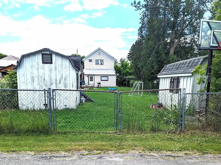 909 Franklin St — Photo 10