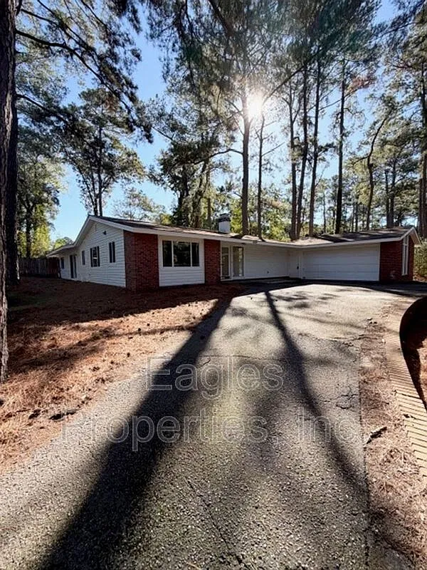 5 bed, 3.0 bath, $2,000 — Photo 3