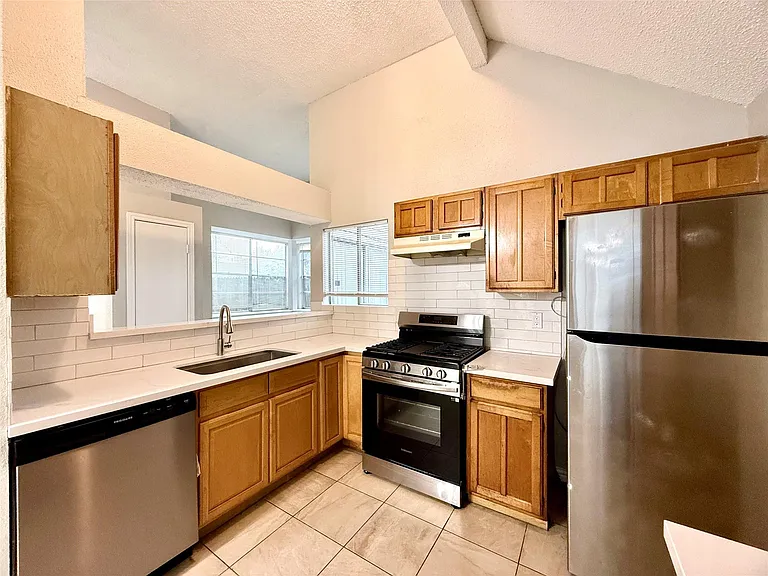 18586 N Lyford Dr — Photo 4