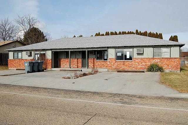 1st image of 2405-2407 2409 Hillcrest Ln