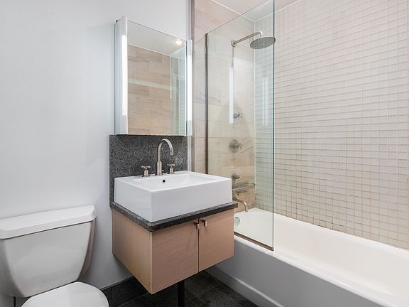 4th image of 120 Greenwich St APT 7E
