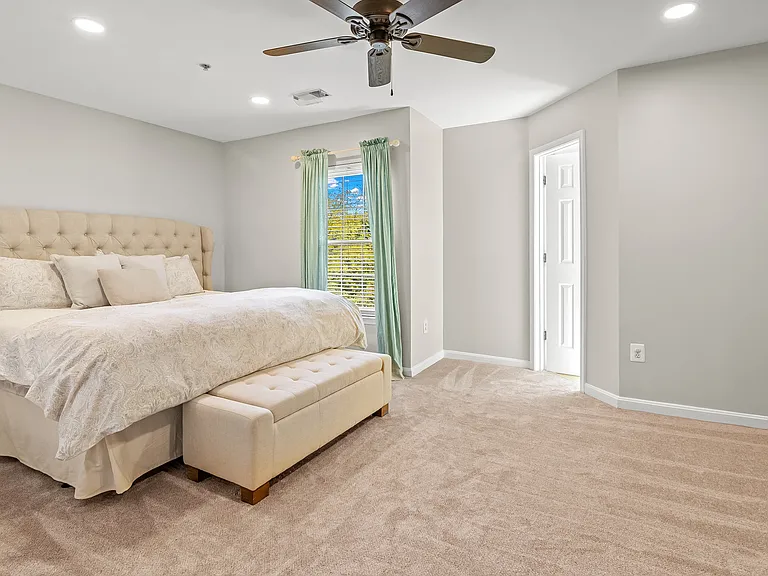 1015 Carbondale Way — Photo 22