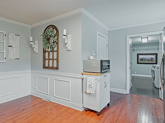 3rd image of 24 Valley Dr