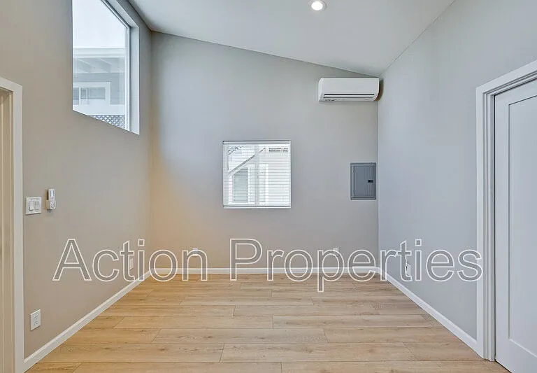 368 Camille Ct — Photo 5