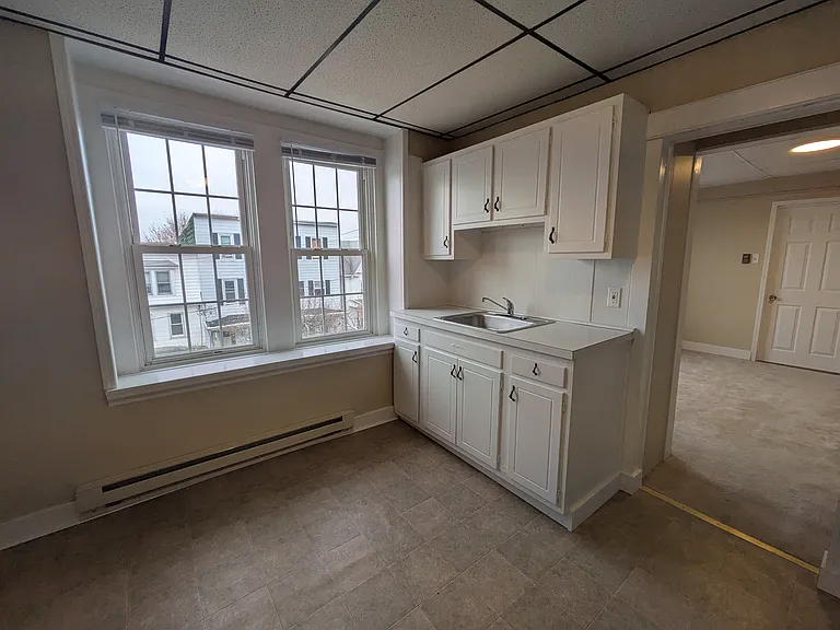 51 S Maple St #6 — Photo 4