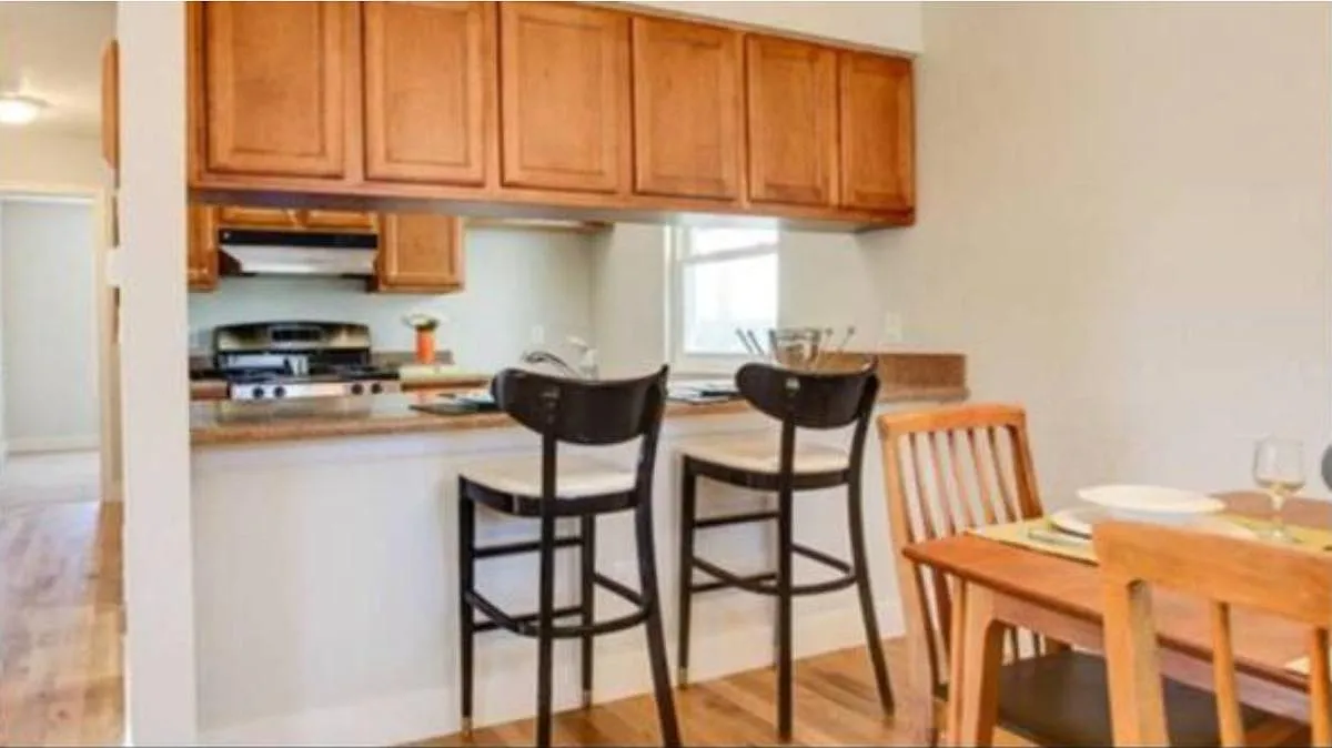 4 bed, 2232 sqft, $3,495 — Photo 4