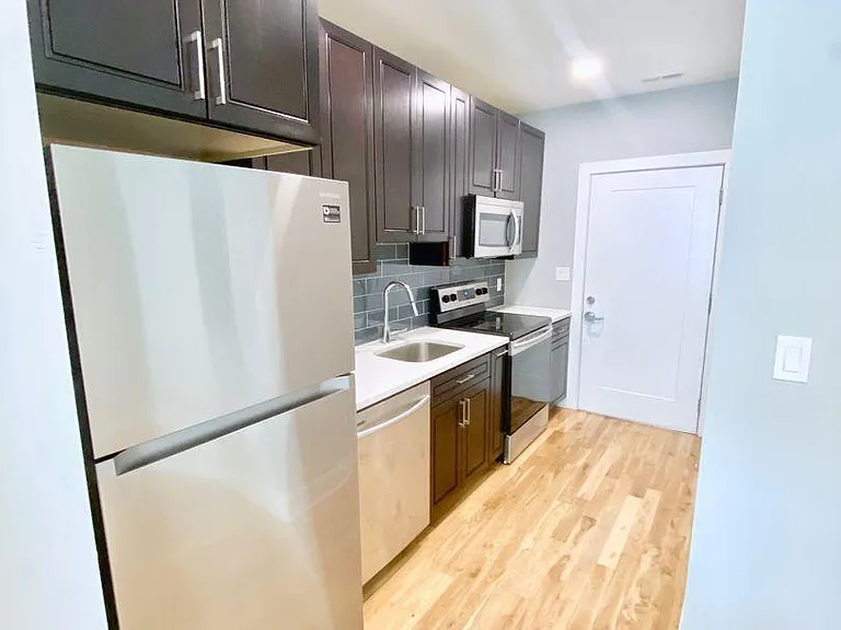 1521-23 W Girard Ave #1O5 — Photo 2
