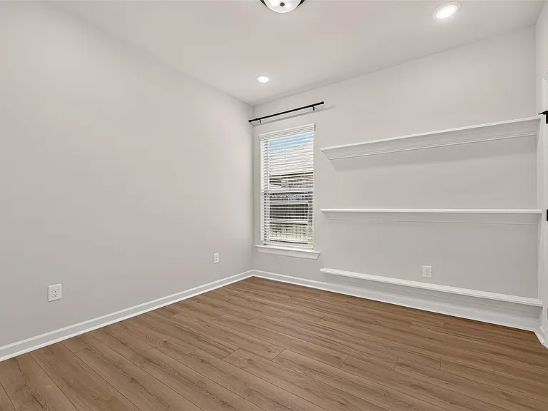 10726 Sky Creek Ln — Photo 30