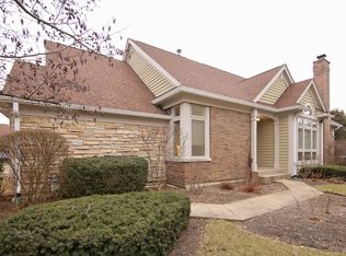 924 Fountain View Dr, Deerfield, IL