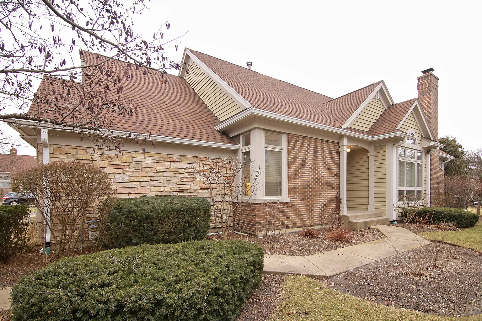 924 Fountain View Dr photo 1