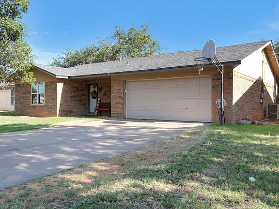 2nd image of 325 Pecan St
