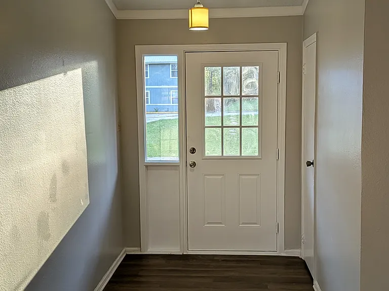 1609 Amour Dr — Photo 2