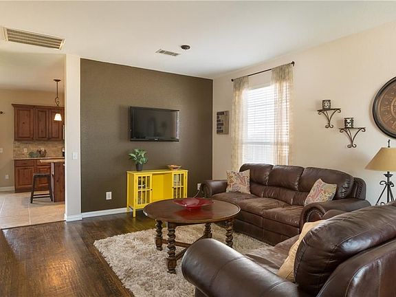 5th image of 4329 Lansbury Ln