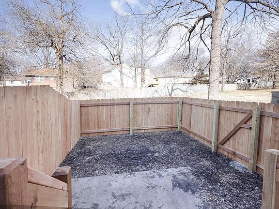 5th image of 451 NE Churchill St