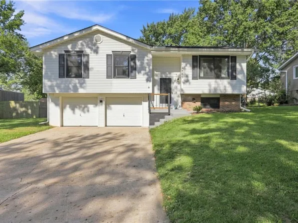 1409 NW 48th St, Blue Springs, MO 64015