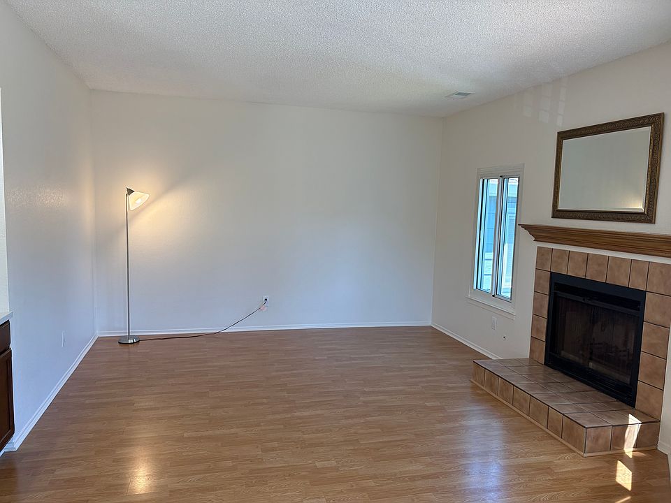 1st image of 323 Barbara Ln