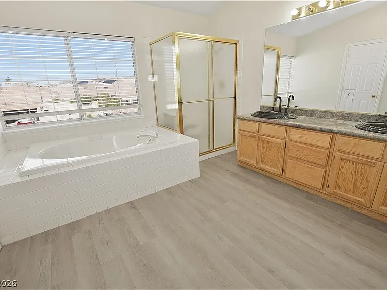 747 Canyon Crest Dr — Photo 26