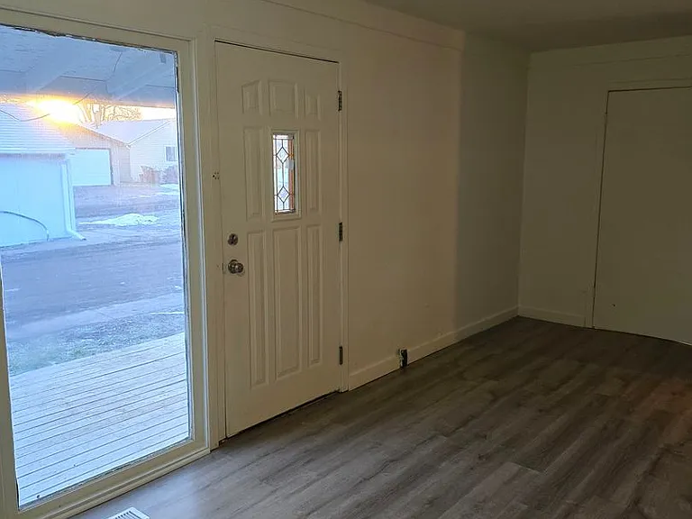 110 Alderson St — Photo 3