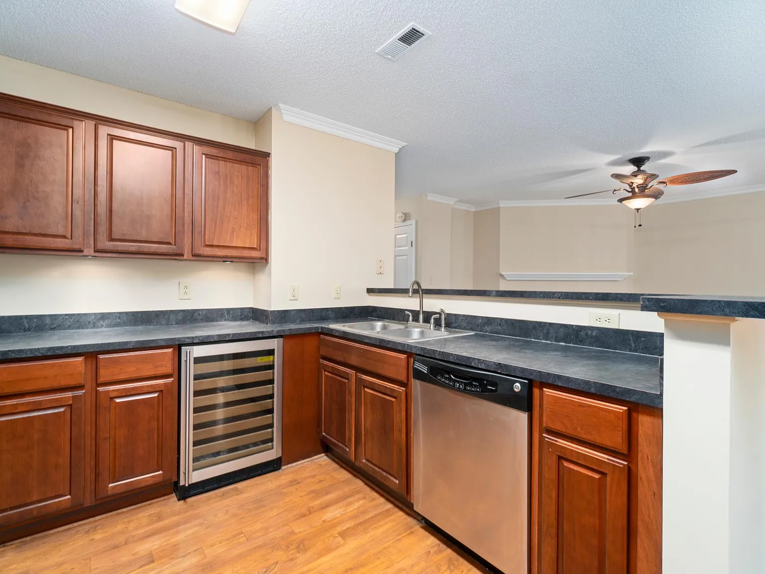 2 bed, 1038 sqft, $1,795 — Photo 3