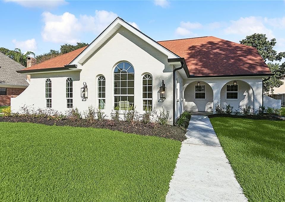 1st image of 8 Chateau Magdelaine Dr