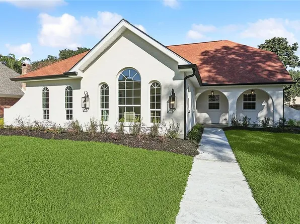 8 Chateau Magdelaine Dr, Kenner, LA 70065