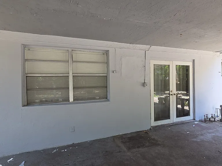 160 NW 15th Pl — Photo 9