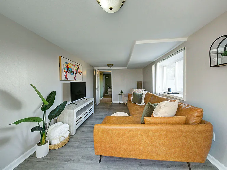 Rein Ave — Photo 15