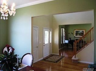 52 Timber Ridge Dr, Huntington, NY 11743