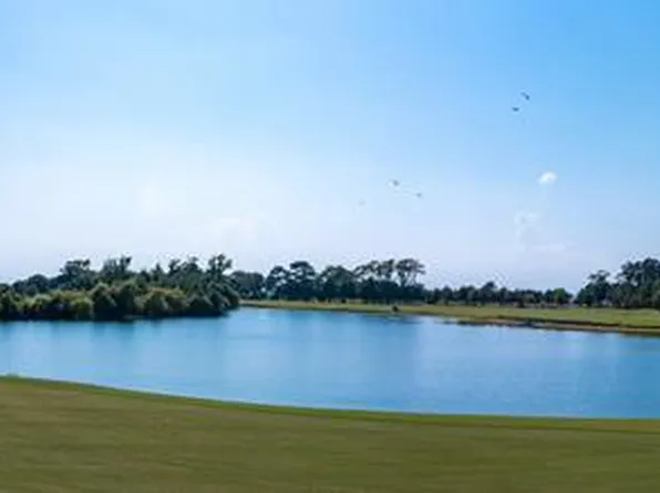 203 Muirfield Dr, Cape Charles, VA 23310