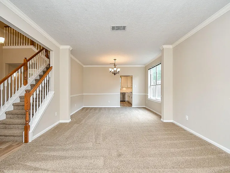 215 Windrift Ct — Photo 17
