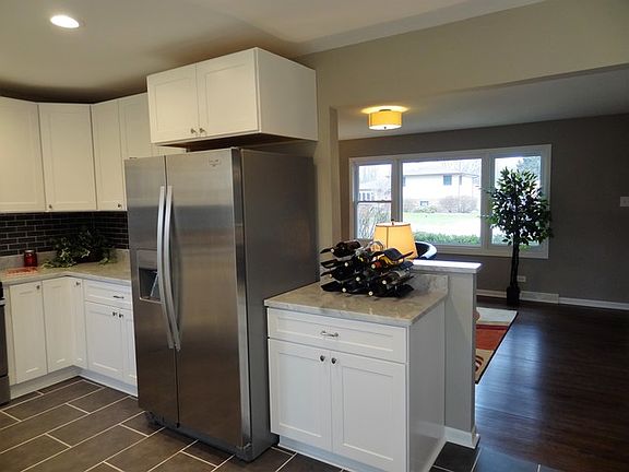 5th image of 741 Evergreen Ln