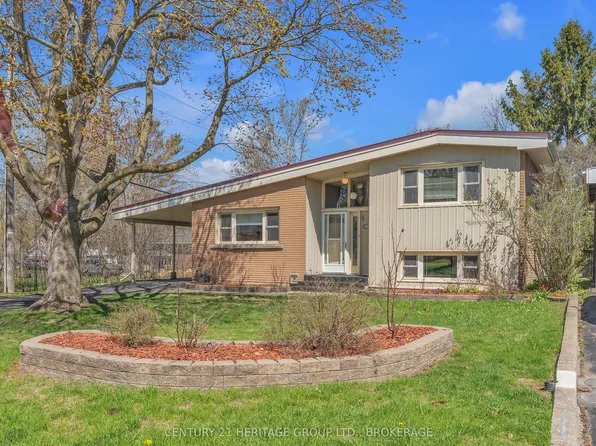 69 Campbell Cres, Kingston, ON K7M 1Z6