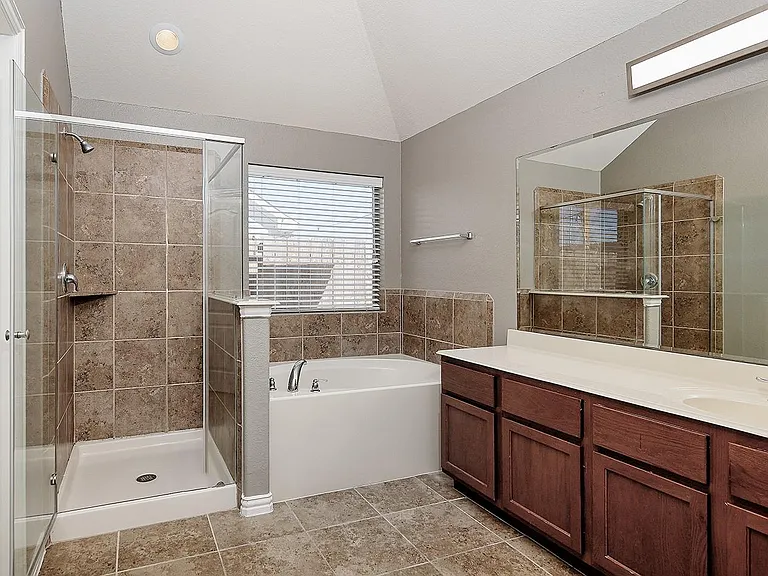 9606 Arched Oak Dr — Photo 14