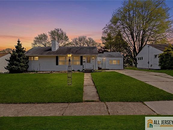 2nd image of 126 Villanova Dr