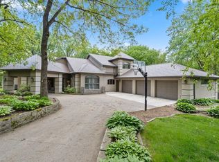 30392 Olde Hawkeye Rd, Dyersville, IA 52040