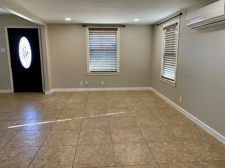 3906 Cedar Spring Dr — Photo 2