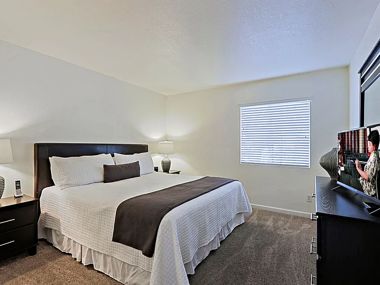 740 W Elm St #116 — Photo 8
