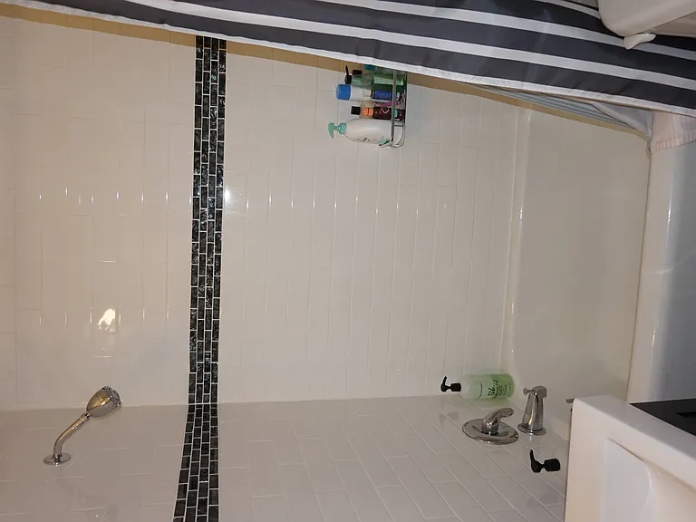 1065 Selby Apartments — Photo 11