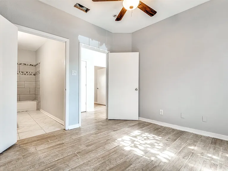 2815 Reagan St #2 — Photo 10