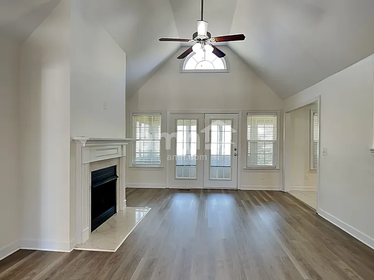 560 Summit Way — Photo 8