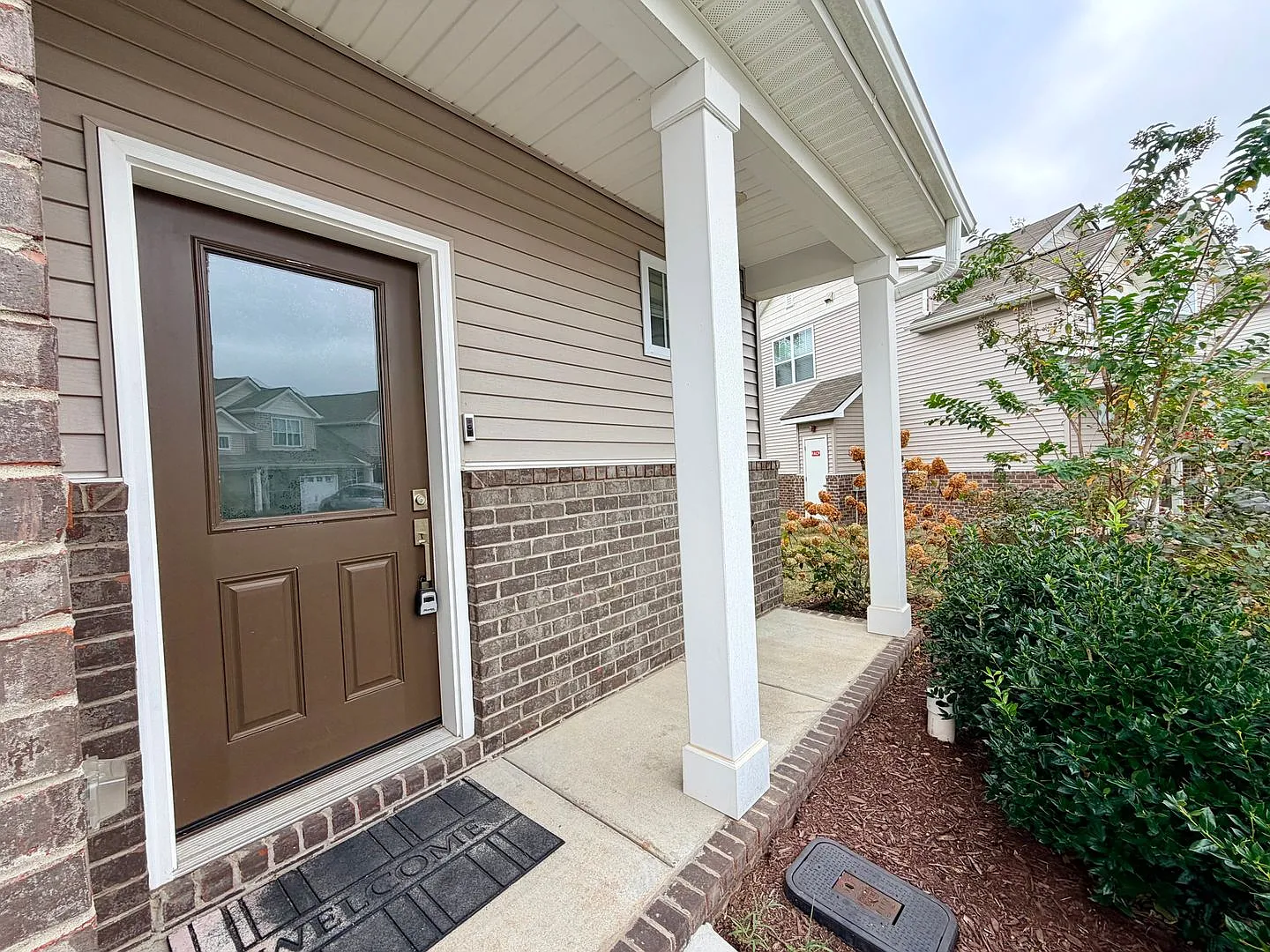 Move-In Ready End-Unit Townhome With Gulf Course Views — Photo 2