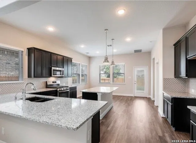 4 bed, 3.0 bath, 2572 sqft, $2,650 — Photo 4