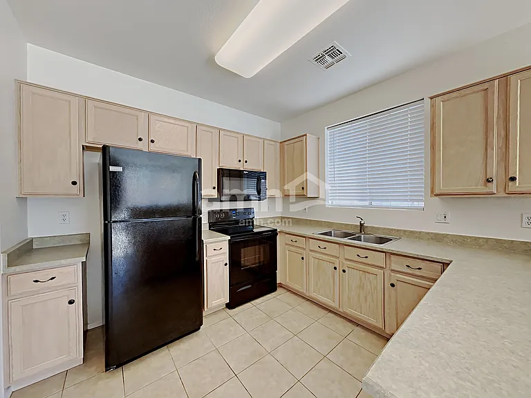 1231 S Amador — Photo 3