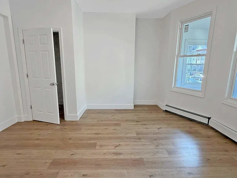 132 Bayview Ave #1 — Photo 6