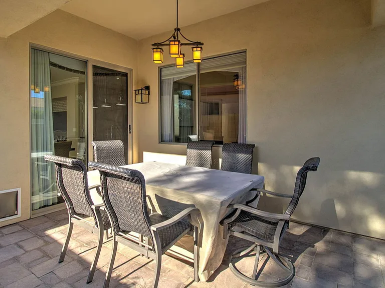 1833 W Periwinkle Way — Photo 7